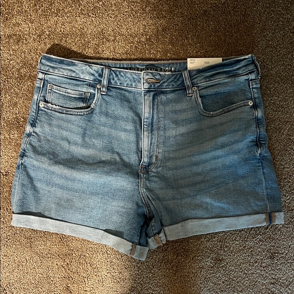 American Eagle Outfitters Pants - NWT American Eagle Mom Jean Short